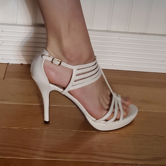 Strappy Snakeskin/reptile print women's heels - Picture 5 of 16